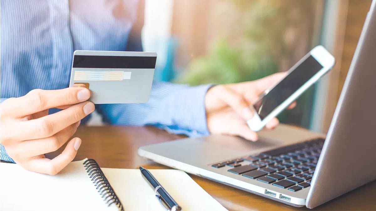 How to Use a Credit Card Wisely in USA 2025 | Expert Tips to Build Credit & Avoid Debt